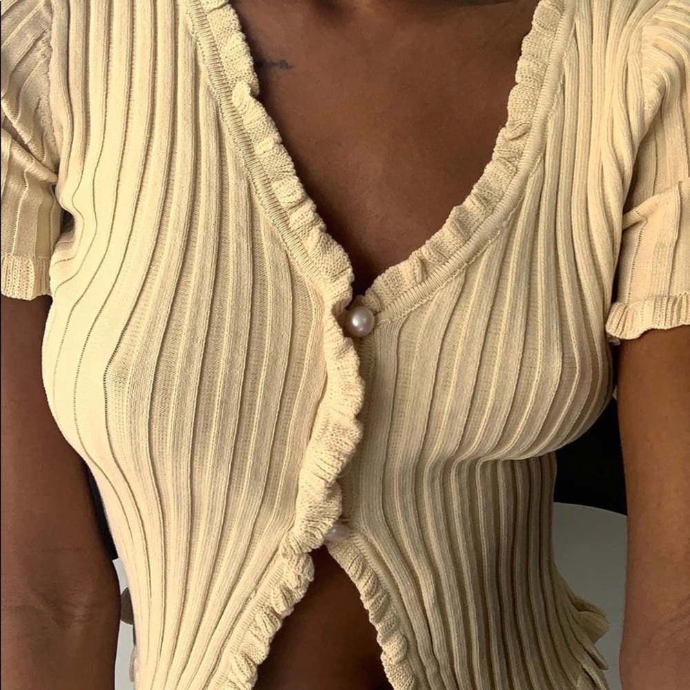 NEW Princess Polly Zahira Top Beige Ribbed Ruffle Top with Pearl Buttons - Picture 3 of 6